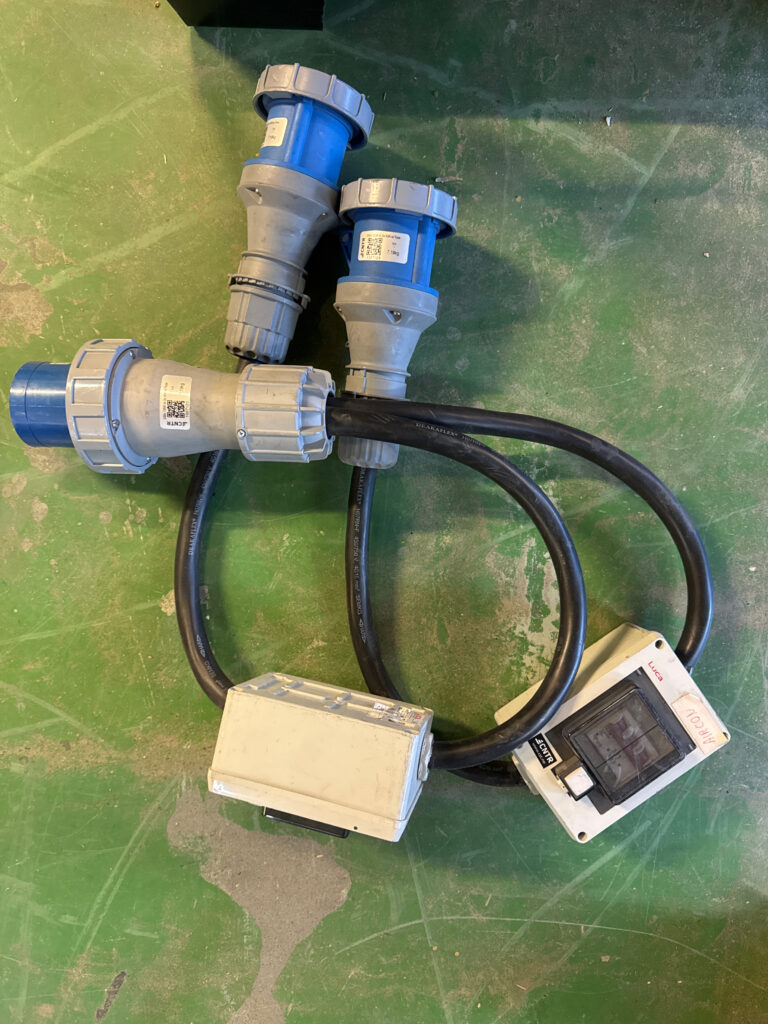 230v 125A to 2x 63A w/ fuse